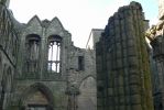 PICTURES/Edinbugh -Palace of Holyroodhouse & Holyrood Abbey/t_Abbey 2 Windows1.JPG